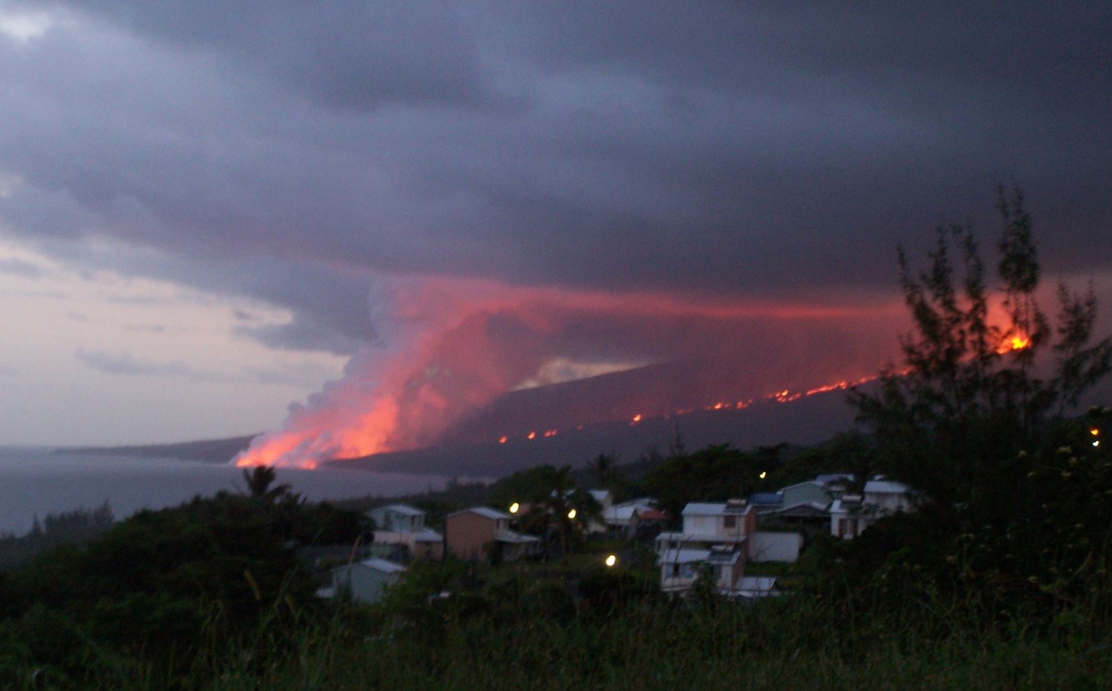 Offres promotionnelles des compagnies aériennes pour assister au volcan en éruption à La Réunion